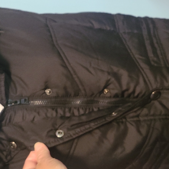 Ladies Vest With Detachable Hood. - Picture 2 of 12